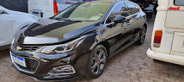 Carro preto no portfólio do estúdio